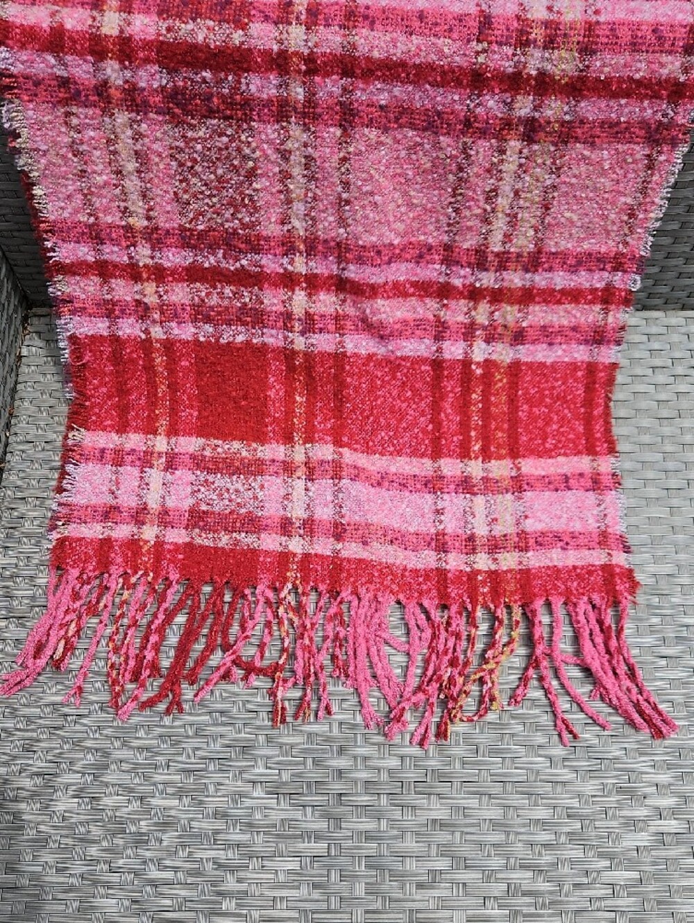 New With Tags Echo Macy's Red & Pink Plaid Winter Fall Boucle Fringe Wrap Scarf